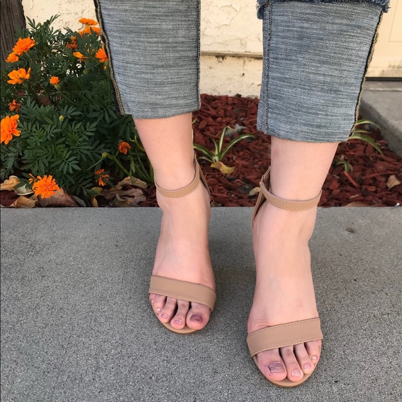 Fashion Women’s Ankle Strap Heel Sandal -Tan - Picture 2 of 2